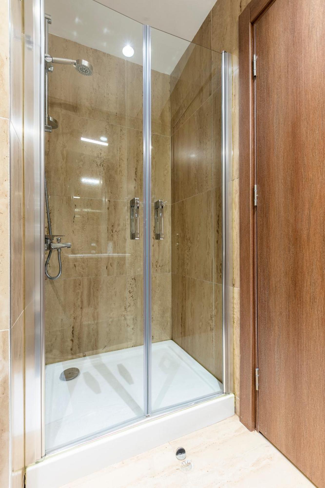 212 Outlet Karsisinda Lux N7 Istambul