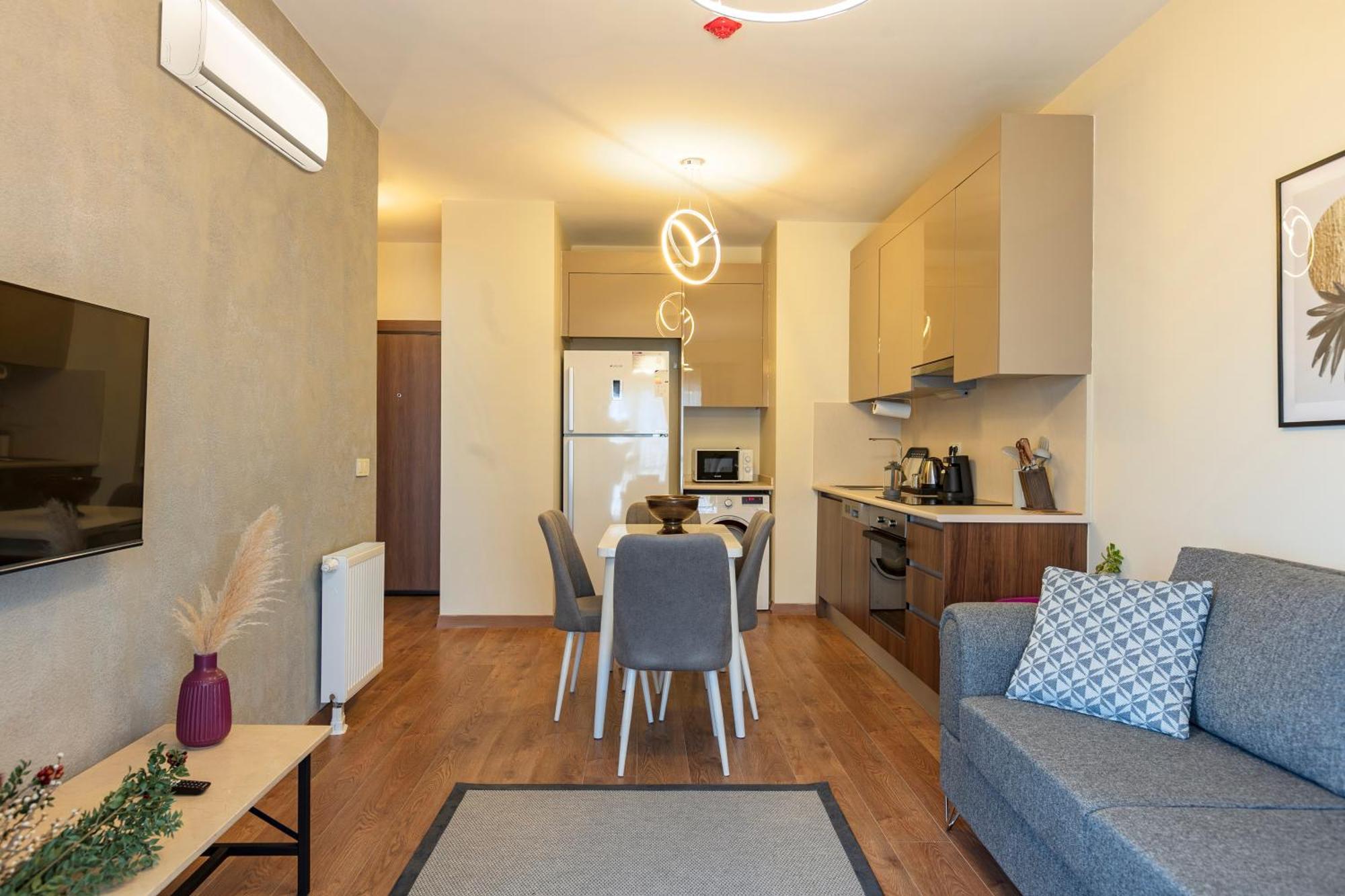 212 Outlet Karsisinda Lux N7 * Istambul