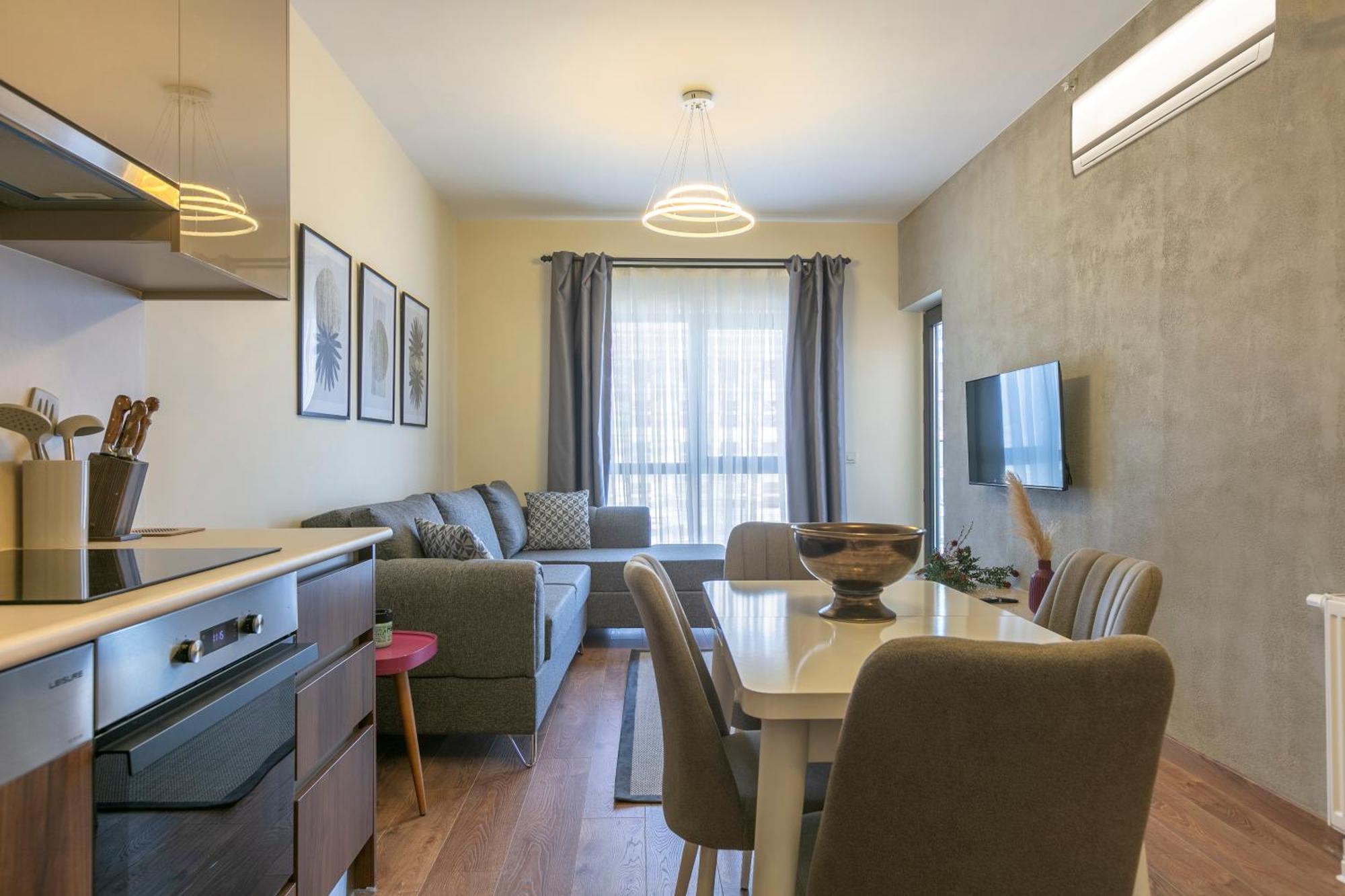 212 Outlet Karsisinda Lux N7 * Istambul