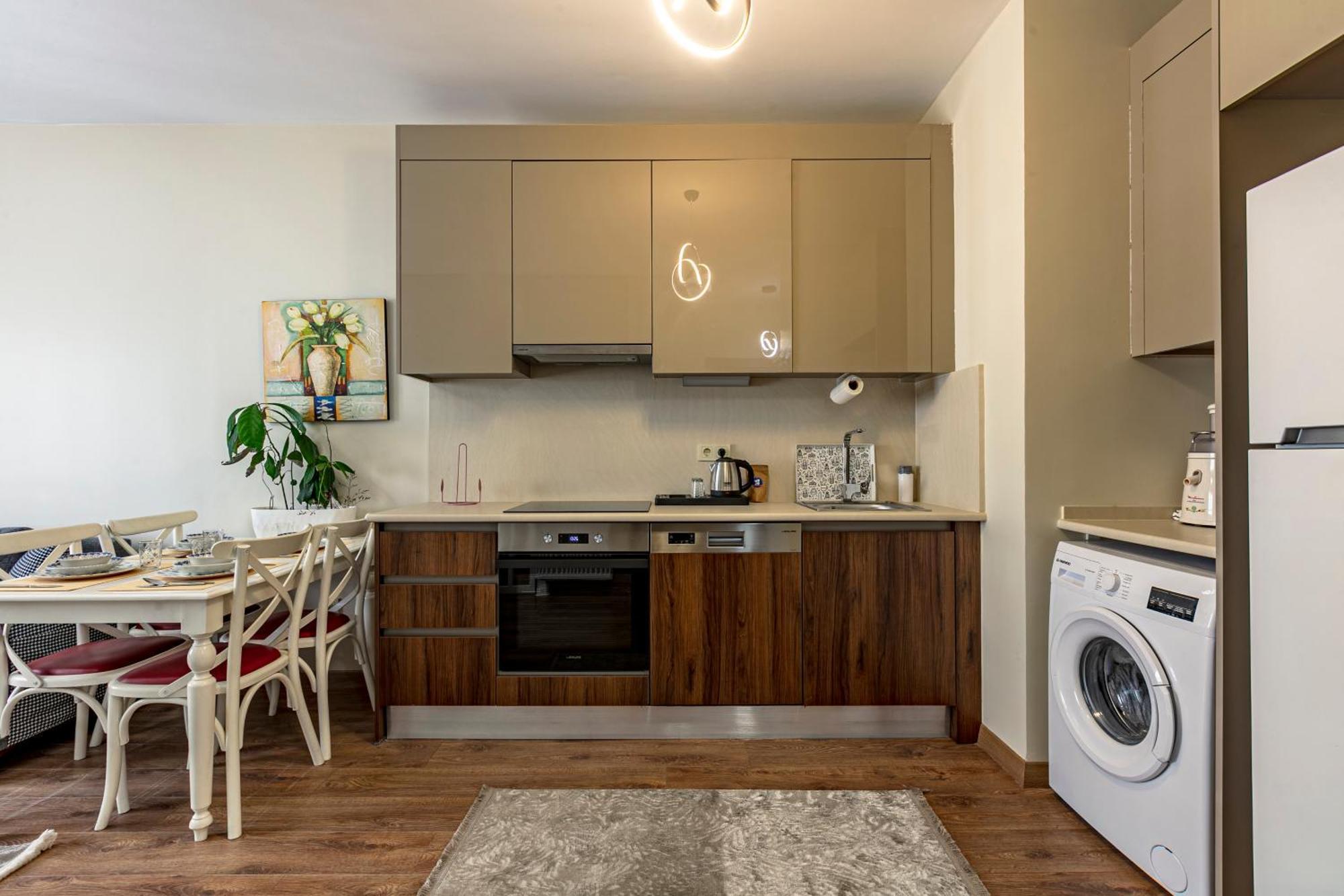 212 Outlet Karsisinda Lux N7 * Istambul